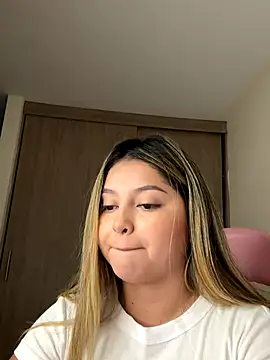 lunablossom  online show from September 2025 12:58:02 AM