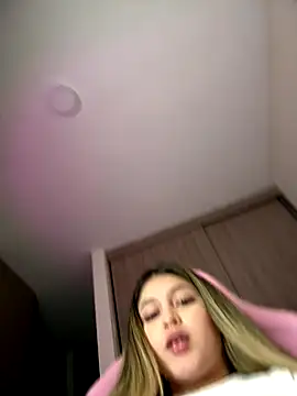 lunablossom  online show from November 2025 12:21:01 AM