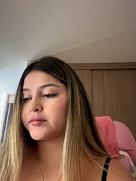 lunablossom  online show from December 2025 09:24:02 PM