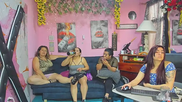 lesbiancuple online show from April 2026 12:29:02 PM