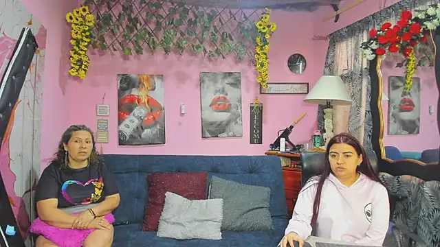 lesbiancuple online show from April 2026 12:29:02 PM