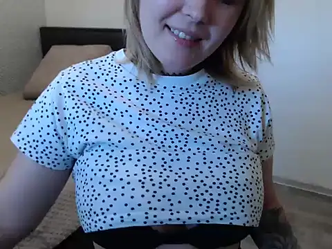Snapshot of leeilawow chatting on May 2026 06:20:01 AM leeilawow online show from May 2026 06:20:01 AM
