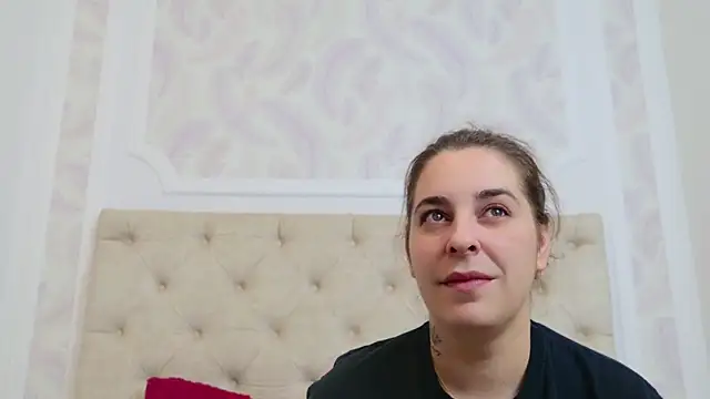 KarinaNoir online show from December 2024 02:21:02 AM