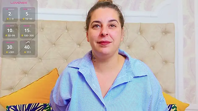 Snapshot of KarinaNoir chatting on October 2025 02:53:02 AM KarinaNoir online show from October 2025 02:53:02 AM