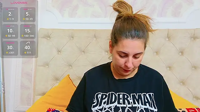 Snapshot of KarinaNoir chatting on October 2025 03:15:01 AM KarinaNoir online show from October 2025 03:15:01 AM