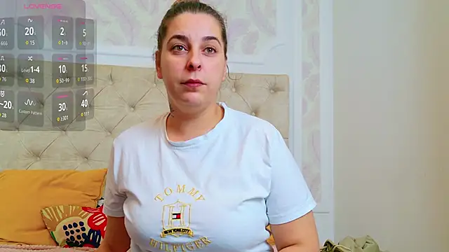 Snapshot of KarinaNoir chatting on October 2025 03:51:02 AM KarinaNoir online show from October 2025 03:51:02 AM