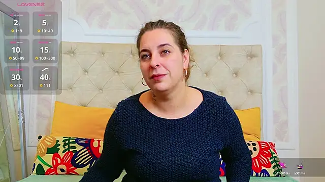 Snapshot of KarinaNoir chatting on October 2025 02:55:02 AM KarinaNoir online show from October 2025 02:55:02 AM