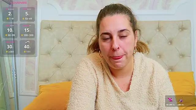 Snapshot of KarinaNoir chatting on October 2025 04:15:02 AM KarinaNoir online show from October 2025 04:15:02 AM