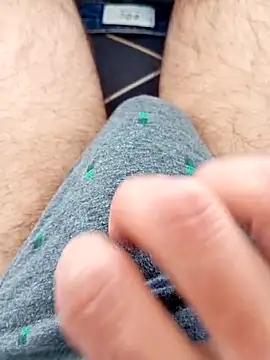 mickzizi online show from April 2026 12:15:01 PM