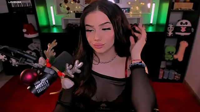 SofiRusselle online show from December 2025 07:53:02 PM