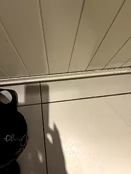 CrazzyChicks online show from November 2025 06:05:02 AM