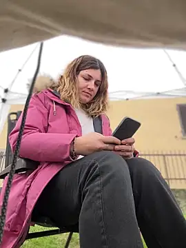 Snapshot of DaisyVibesss chatting on December 2024 09:03:01 AM DaisyVibesss online show from December 2024 09:03:01 AM