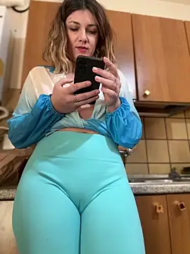 Snapshot of DaisyVibesss chatting on December 2024 09:07:01 AM DaisyVibesss online show from December 2024 09:07:01 AM