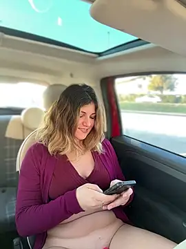 Snapshot of DaisyVibesss chatting on January 2025 03:03:01 PM DaisyVibesss online show from January 2025 03:03:01 PM