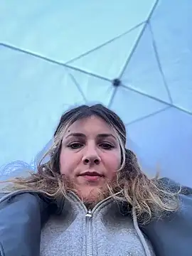 Snapshot of DaisyVibesss chatting on February 2025 12:35:02 PM DaisyVibesss online show from February 2025 12:35:02 PM