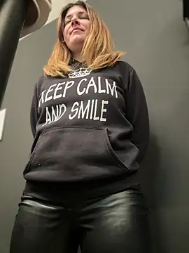 Snapshot of DaisyVibesss chatting on March 2025 10:00:02 AM DaisyVibesss online show from March 2025 10:00:02 AM