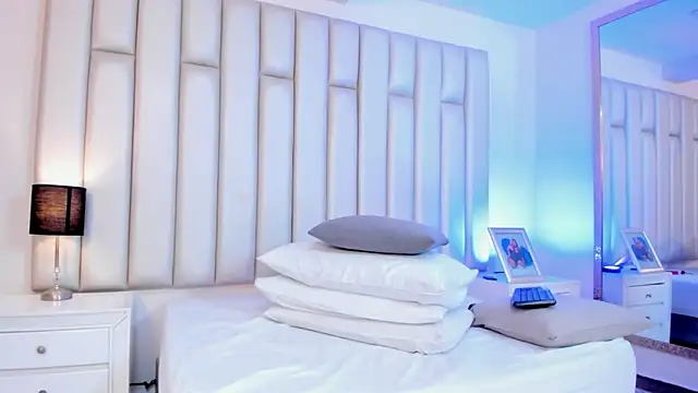 aandreaperez online show from February 2025 05:40:01 PM