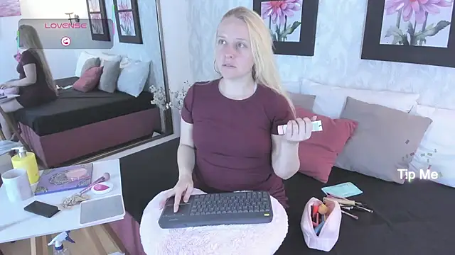 EmilySumer online show from September 2025 03:34:01 AM