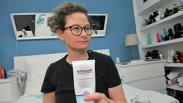 izzy-mendosa online show from March 2025 07:05:01 PM