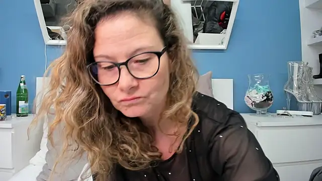 izzy-mendosa online show from April 2026 03:17:02 PM