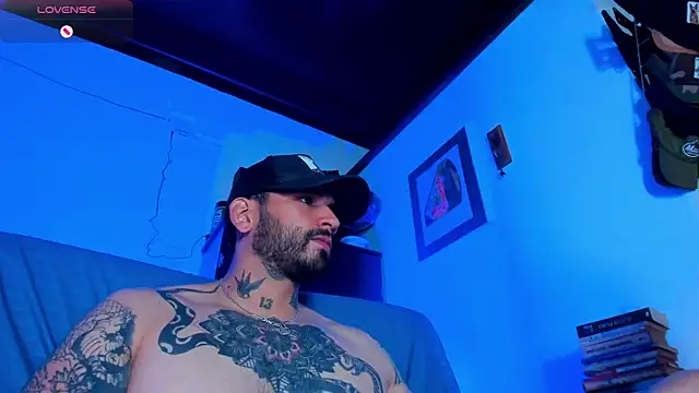 Snapshot of CamiloGray_ chatting on January 2025 01:53:01 PM CamiloGray online show from January 2025 01:53:01 PM