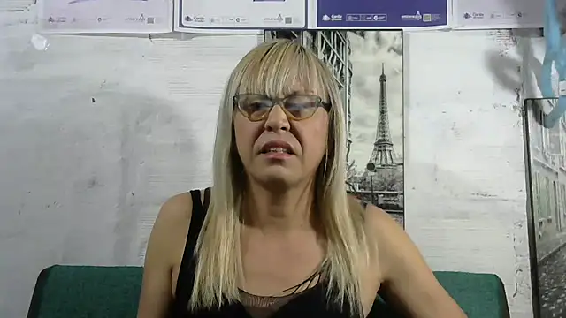 divahot08 online show from October 2025 08:28:01 PM