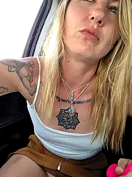 SheIsSomething online show from April 2026 11:06:01 PM