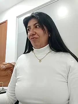 aisha latina online show from September 2025 02:21:01 PM