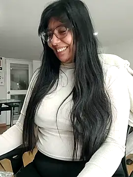 aisha latina online show from March 2026 04:51:02 PM