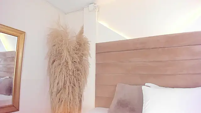 ValerieDiaz  online show from November 2025 12:05:02 PM