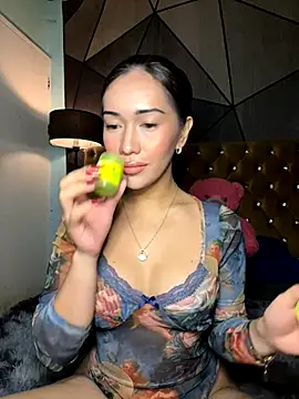 Jasmine Elcock online show from October 2025 08:01:01 AM