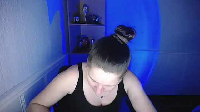 JosieJun  online show from October 2025 06:01:01 PM