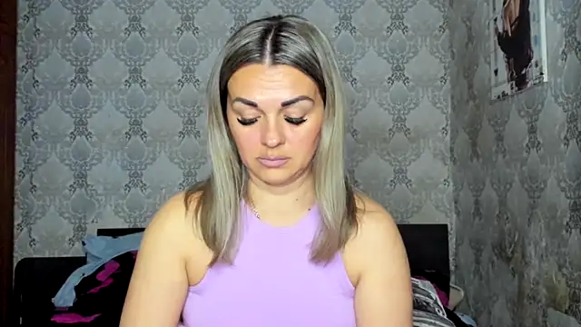 NicoletMoore online show from April 2026 07:21:02 PM