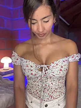 Snapshot of RouseColins chatting on March 2025 10:54:01 PM RouseColins online show from March 2025 10:54:01 PM