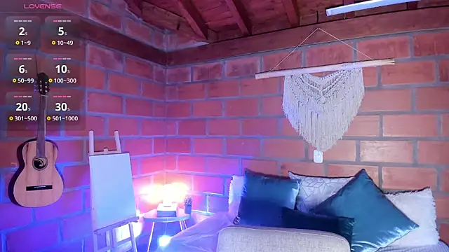 Snapshot of RouseColins chatting on November 2025 10:21:02 PM RouseColins online show from November 2025 10:21:02 PM