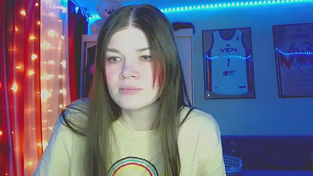 Snapshot of Klementa chatting on April 2026 07:23:01 PM Klementa online show from April 2026 07:23:01 PM