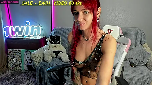 SandyChris online show from December 2024 10:28:02 AM