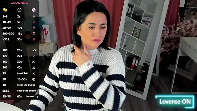 Snapshot of EmaBrownie chatting on October 2025 09:44:02 PM EmaBrownie online show from October 2025 09:44:02 PM