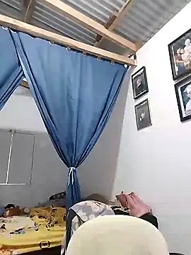 Snapshot of lickmepussy21 chatting on December 2024 11:42:02 PM lickmepussy21 online show from December 2024 11:42:02 PM