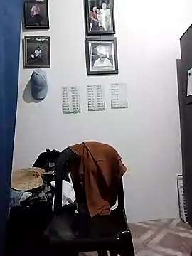 Snapshot of lickmepussy21 chatting on January 2025 06:51:01 PM lickmepussy21 online show from January 2025 06:51:01 PM