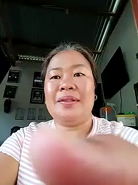 Snapshot of lickmepussy21 chatting on February 2025 06:24:01 AM lickmepussy21 online show from February 2025 06:24:01 AM