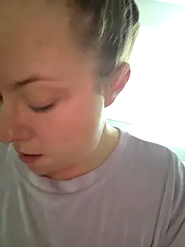 Snapshot of julimonroe chatting on February 2026 03:44:01 PM julimonroe online show from February 2026 03:44:01 PM