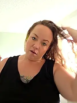 Snapshot of julimonroe chatting on February 2026 03:29:02 PM julimonroe online show from February 2026 03:29:02 PM