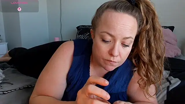 Snapshot of julimonroe chatting on February 2026 08:34:01 PM julimonroe online show from February 2026 08:34:01 PM