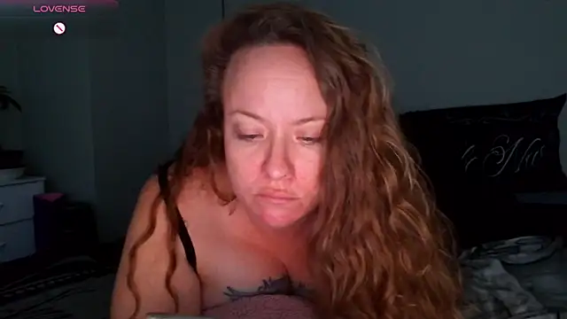 Snapshot of julimonroe chatting on February 2026 03:25:02 AM julimonroe online show from February 2026 03:25:02 AM