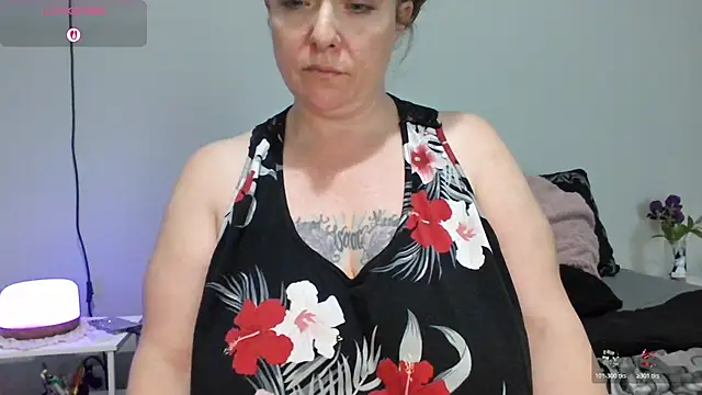 Snapshot of julimonroe chatting on February 2026 02:34:02 AM julimonroe online show from February 2026 02:34:02 AM