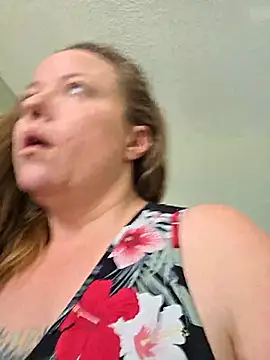 Snapshot of julimonroe chatting on February 2026 07:12:01 PM julimonroe online show from February 2026 07:12:01 PM