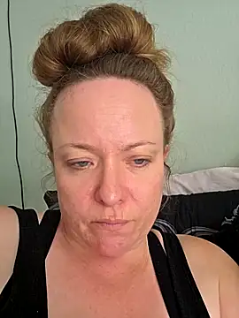 julimonroe online show from April 2026 07:40:02 PM