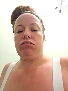 julimonroe online show from April 2026 07:58:02 PM