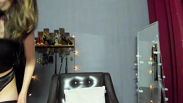 Snapshot of Mistress_Pamela chatting on January 2025 06:52:01 AM Mistress Pamela online show from January 2025 06:52:01 AM